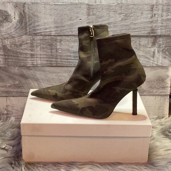 GOOD AMERICAN NEOPRENE KICKSTAND BOOTIE CAMO NWOB - Picture 7 of 13